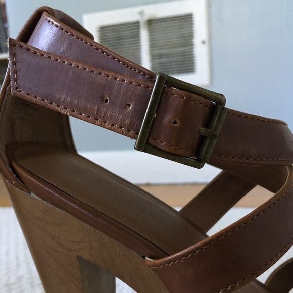 Brown cross strap heels - Picture 8 of 8